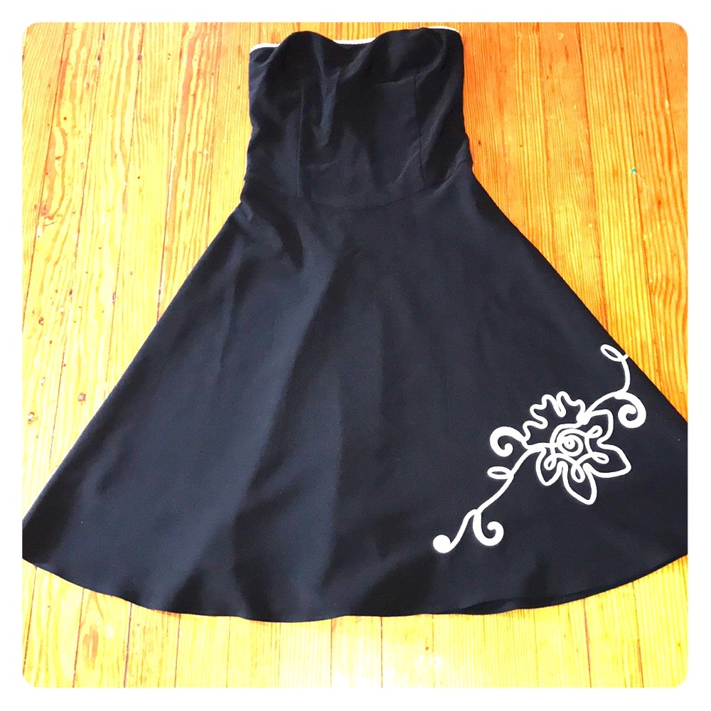 Cute strapless dress for a special occasion!😍